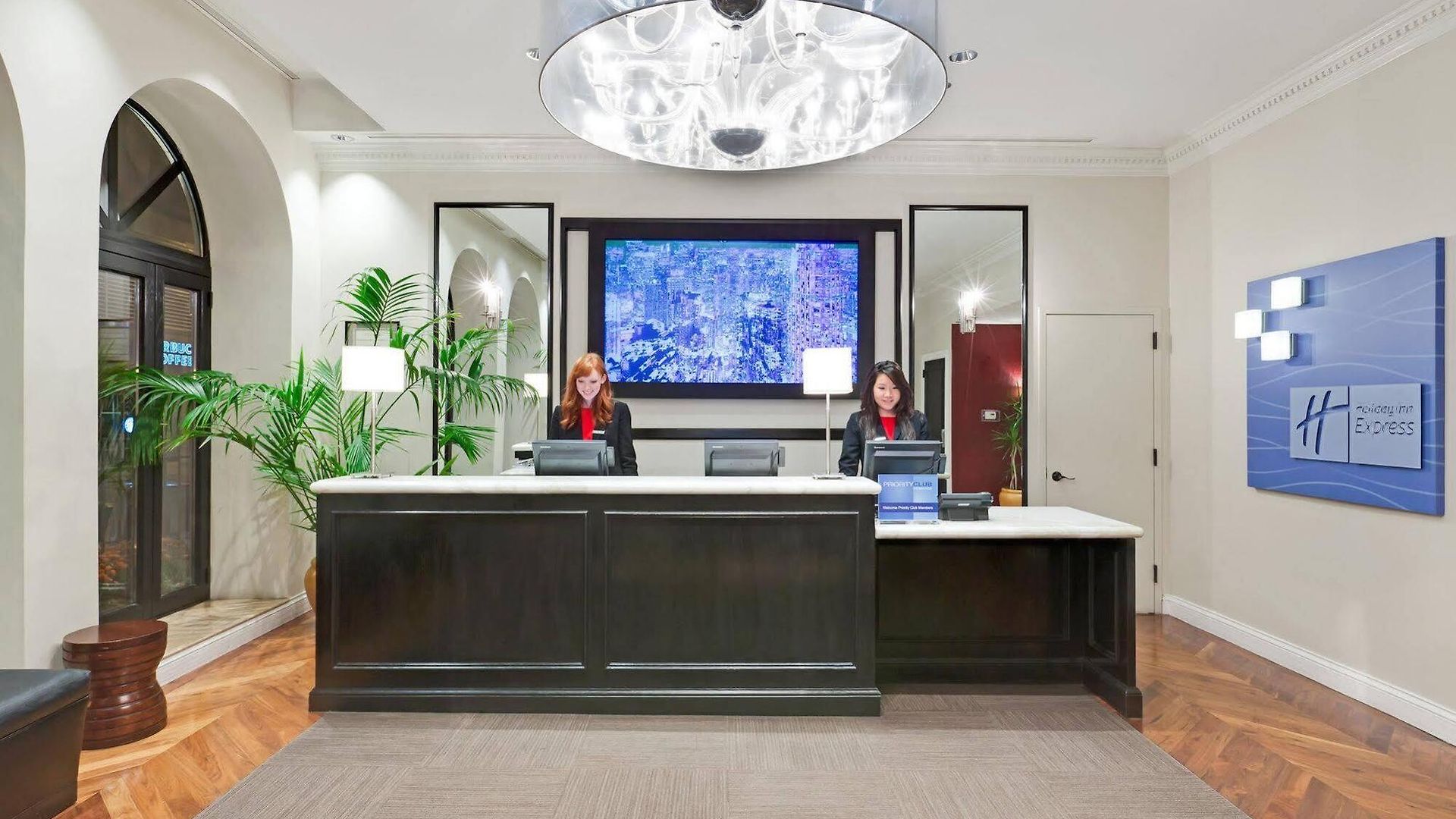Hotel Express - Magnificent Mile By Ihg 3*