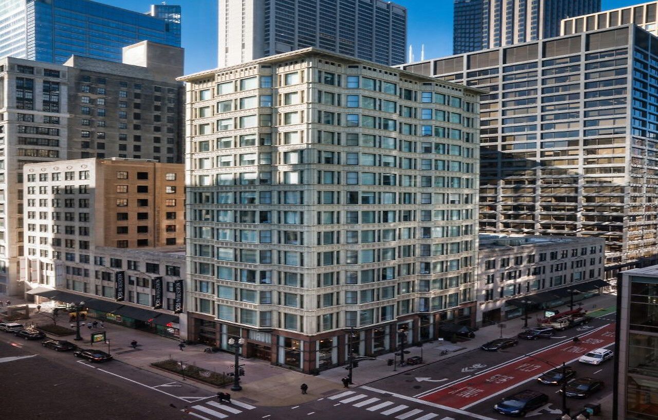 Staypineapple, An Iconic Hotel, The Loop Chicago