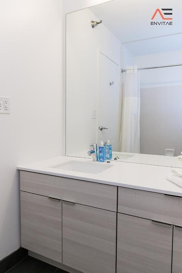 Envitae 2br Vibrant High-rise Penthouse Chicago
