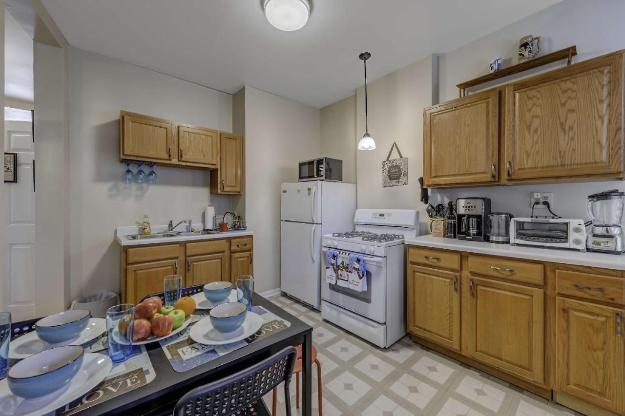 Male One Bunk Historic Pullman $450 Per Month, Free Wifi Hostel *