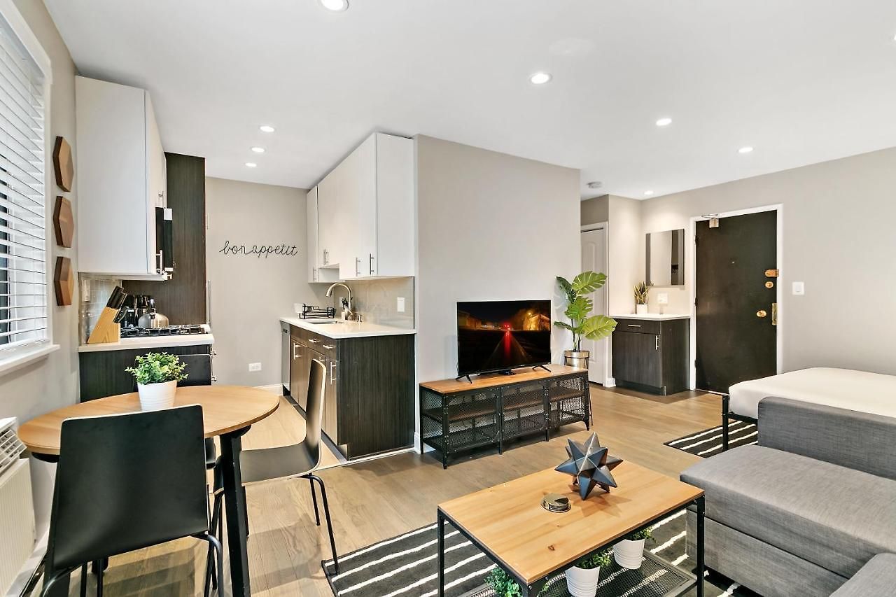 In Close To Boystown - Oakdale 204 Rep Apartment