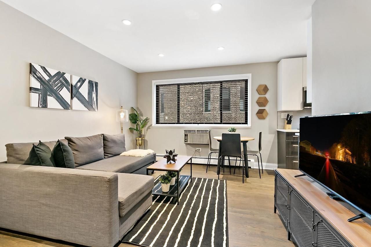 Apartment In Close To Boystown - Oakdale 204 Rep *