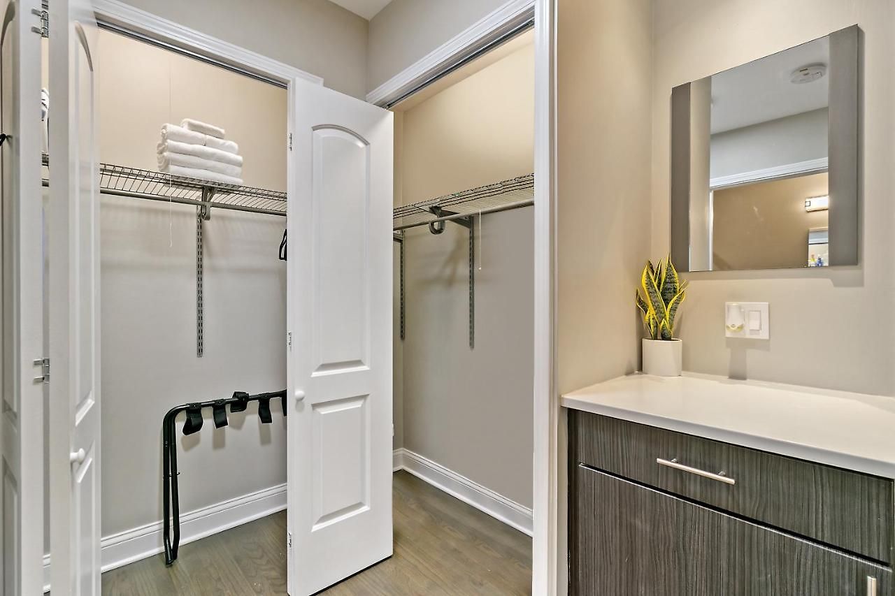 In Close To Boystown - Oakdale 204 Rep *
