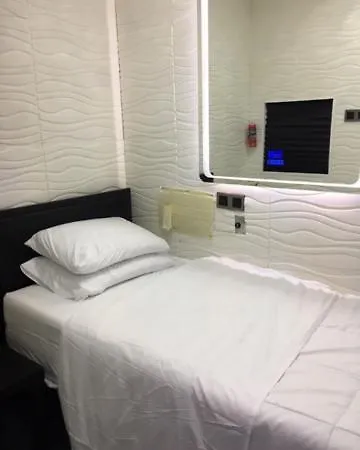 Capsule hotel Bnb-1 Chicago