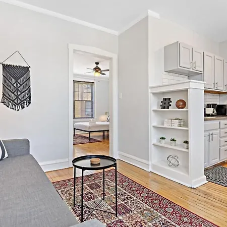 1br Modern Close To Shops & Restaurants - Belmont C6 Chicago