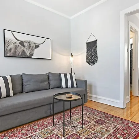 1br Modern Close To Shops & Restaurants - Belmont C6 *