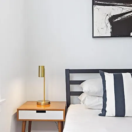 1br Modern Close To Shops & Restaurants - Belmont C6