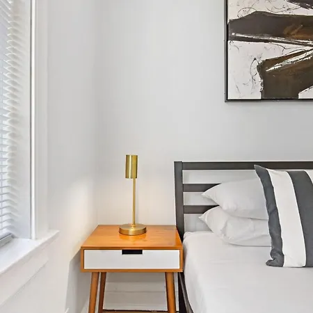 1br Modern Close To Shops & Restaurants - Belmont C6
