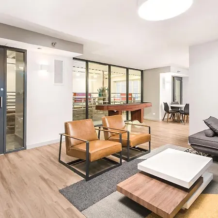 Apartment Envitae 2br Vibrant High-rise Penthouse