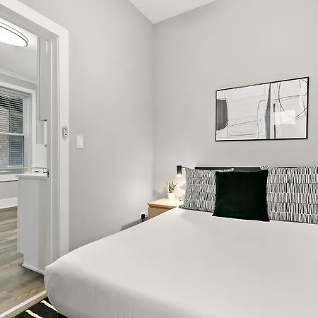 Apartment 2br Comfy And Stylish In West Town - Erie 1r Chicago