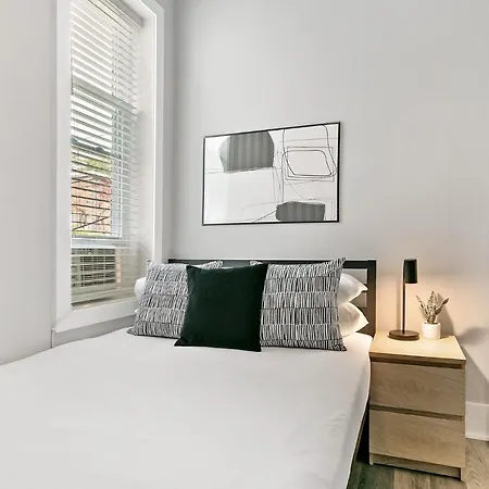 2br Comfy And Stylish In West Town - Erie 1r Apartment