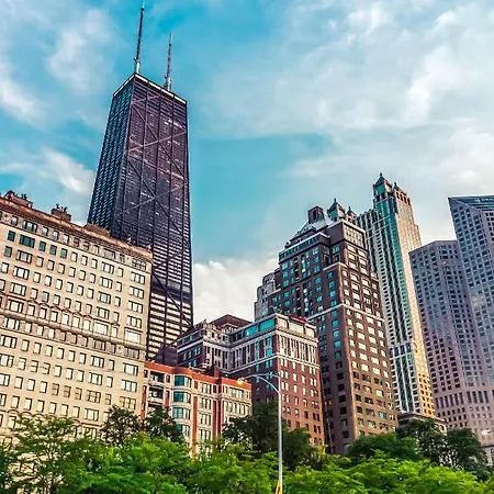 Level - Old Town Chicago