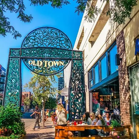 Level - Old Town Chicago