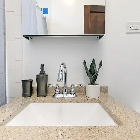Captivating 1br With Full Kitchen - Belmont I4 Apartment *