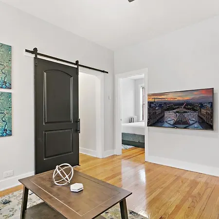Newly Renovated 1br In Ideal Location - Belmont E1 Apartment