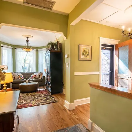 Apartment Chicago On Newport *