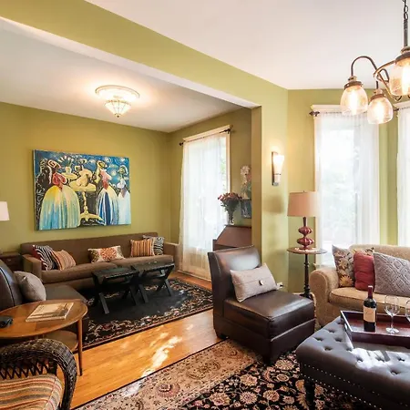 Apartment Chicago On Newport