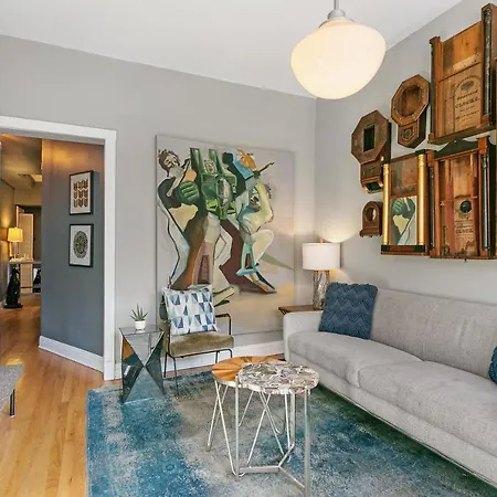 Stylish 2br Pad With Up-to-date Comforts - Halsted Rep
