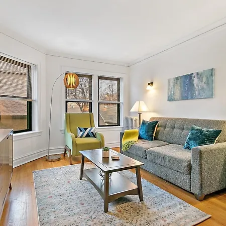 Furnished 1br With Natural Light & King Beds - Larchmont Rep Chicago