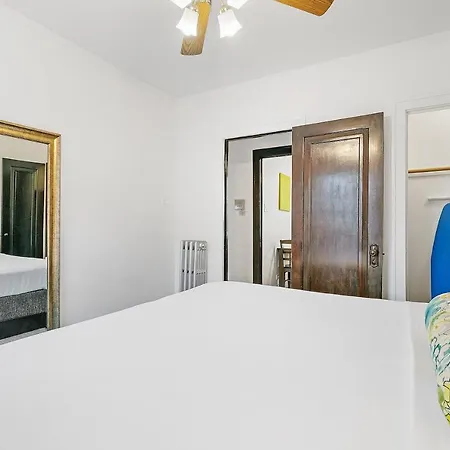 Furnished 1br With Natural Light & King Beds - Larchmont Rep