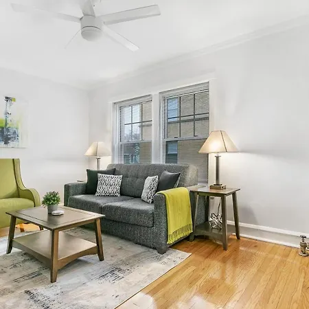 Conveniently Located 1br - Marshfield E2 Apartment Chicago