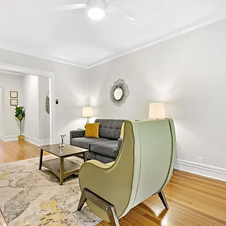 Indulging 2br In Festive Boystown - Buckingham 1