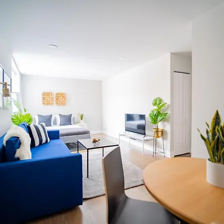 Comfy And Complete Near Boystown - Oakdale 317 Rep