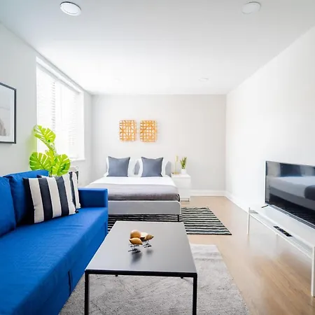 Comfy And Complete Near Boystown - Oakdale 317 Rep Apartment