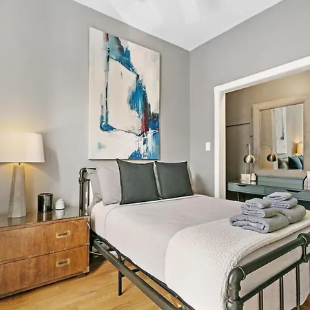 Feel The Vibe 2br Designer - Halsted 3d Apartment Chicago