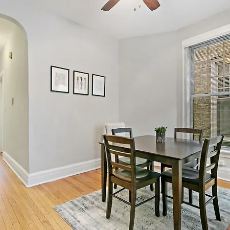 Comfy 2br Near Wrigley Field - Grace 3 Apartment