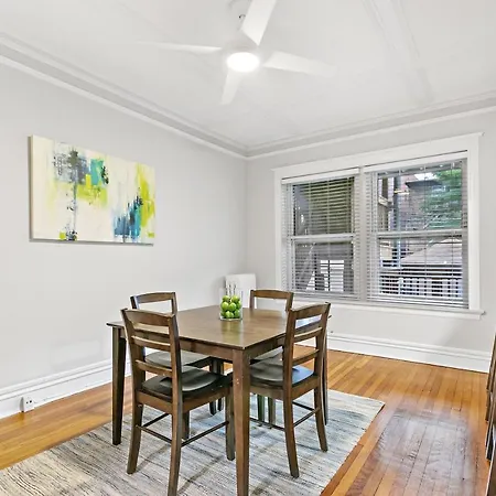 Indulging 2br In Festive Boystown - Buckingham 1 Apartment Chicago