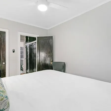 Apartment 1br Modern Lakeview Close To Dining - Oakdale 2s *
