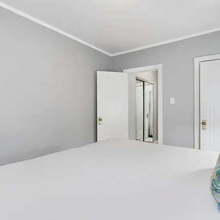 1-bedroom Cozy & Modish - Marshfield W2 Rep