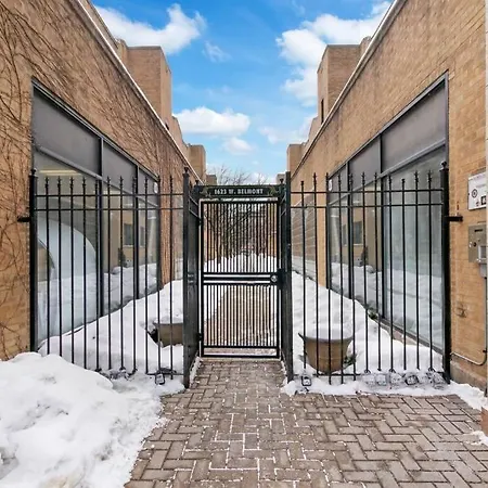 Well-equipped In - Belmont B7 Apartment Chicago