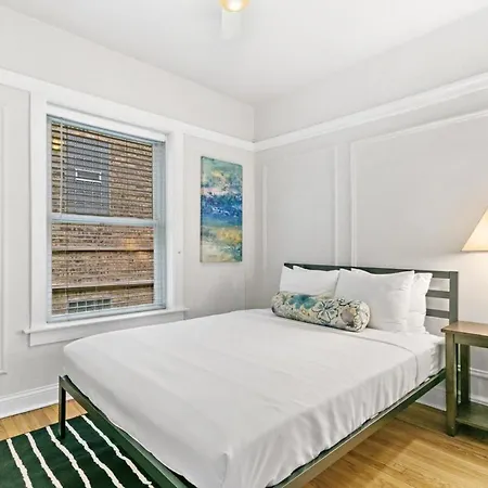 Convenient 2br Close To Shops, Dining, Loyola - Lunt 2s Apartment Chicago