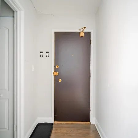Comfy And Complete Near Boystown - Oakdale 317 Rep Apartment Chicago