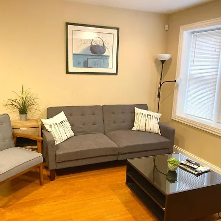 Entire Modern 2 Bedroom Chicago