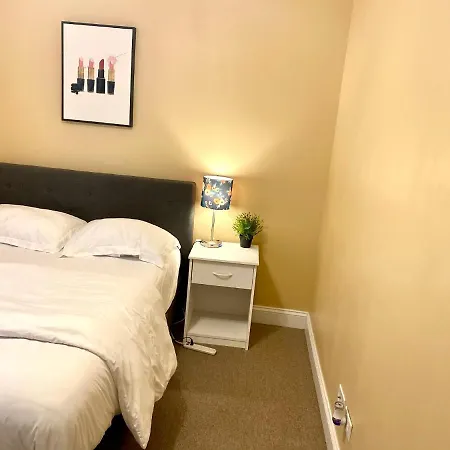 Entire Modern 2 Bedroom *