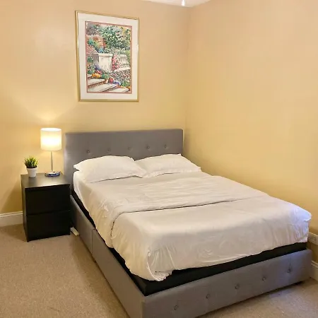 Entire Modern 2 Bedroom Apartment Chicago