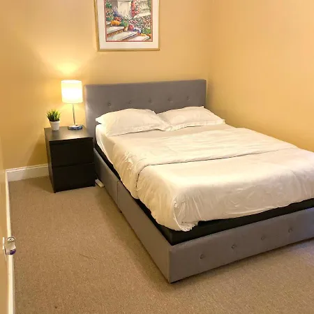 Entire Modern 2 Bedroom Chicago