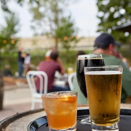 The Leavitt Street & Tavern