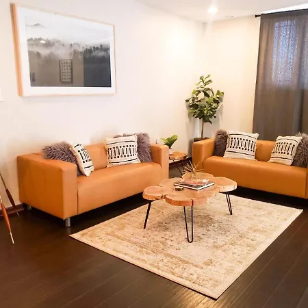 2br Airy & Tidy With Free Covered Parking - Modern *