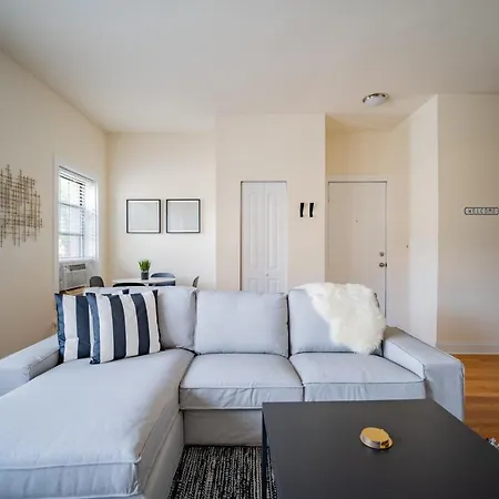3-bedroom Gem With In-unit Laundry - Lawndale 1