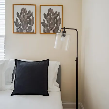 Apartment 3-bedroom Gem With In-unit Laundry - Lawndale 1 *