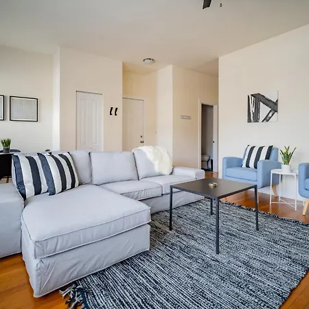 3-bedroom Gem With In-unit Laundry - Lawndale 1 Apartment Chicago