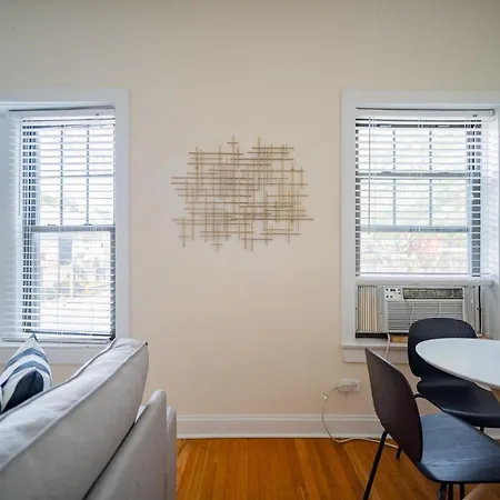 3-bedroom Gem With In-unit Laundry - Lawndale 1 Apartment *