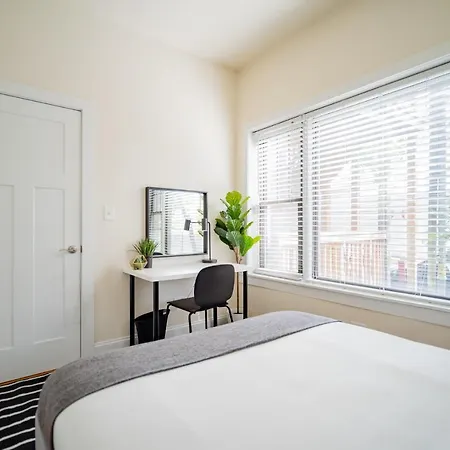 3-bedroom Gem With In-unit Laundry - Lawndale 1 Chicago