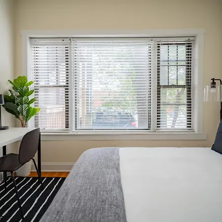 3-bedroom Gem With In-unit Laundry - Lawndale 1 Chicago