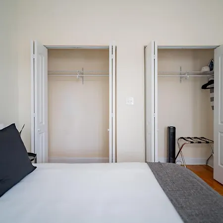 3-bedroom Gem With In-unit Laundry - Lawndale 1 Apartment