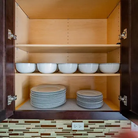 3-bedroom Gem With In-unit Laundry - Lawndale 1
